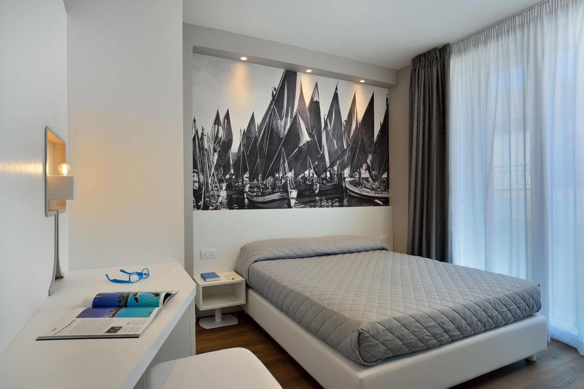 Embassy Hotel & Spa Cattolica Eksteriør billede