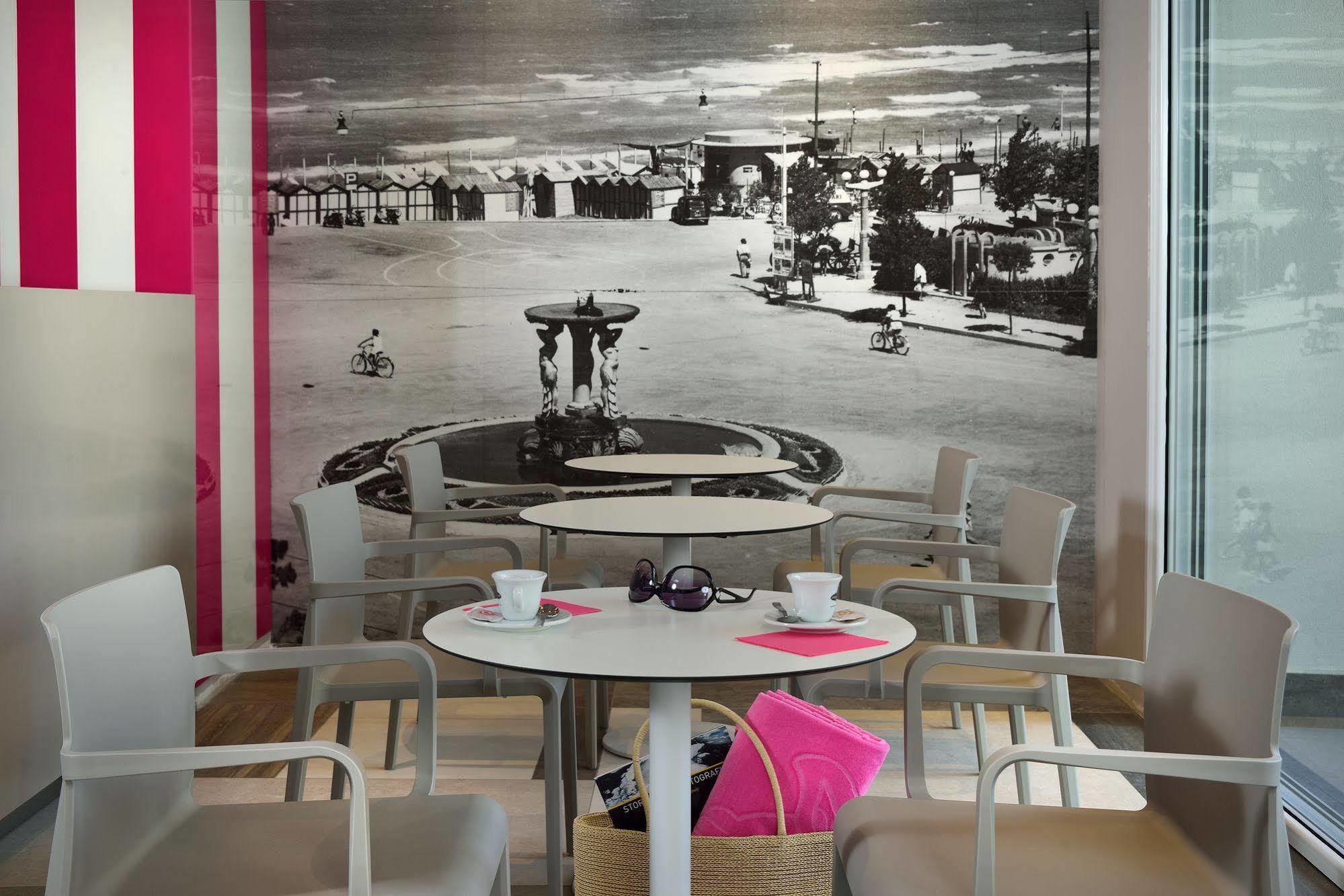 Embassy Hotel & Spa Cattolica Eksteriør billede