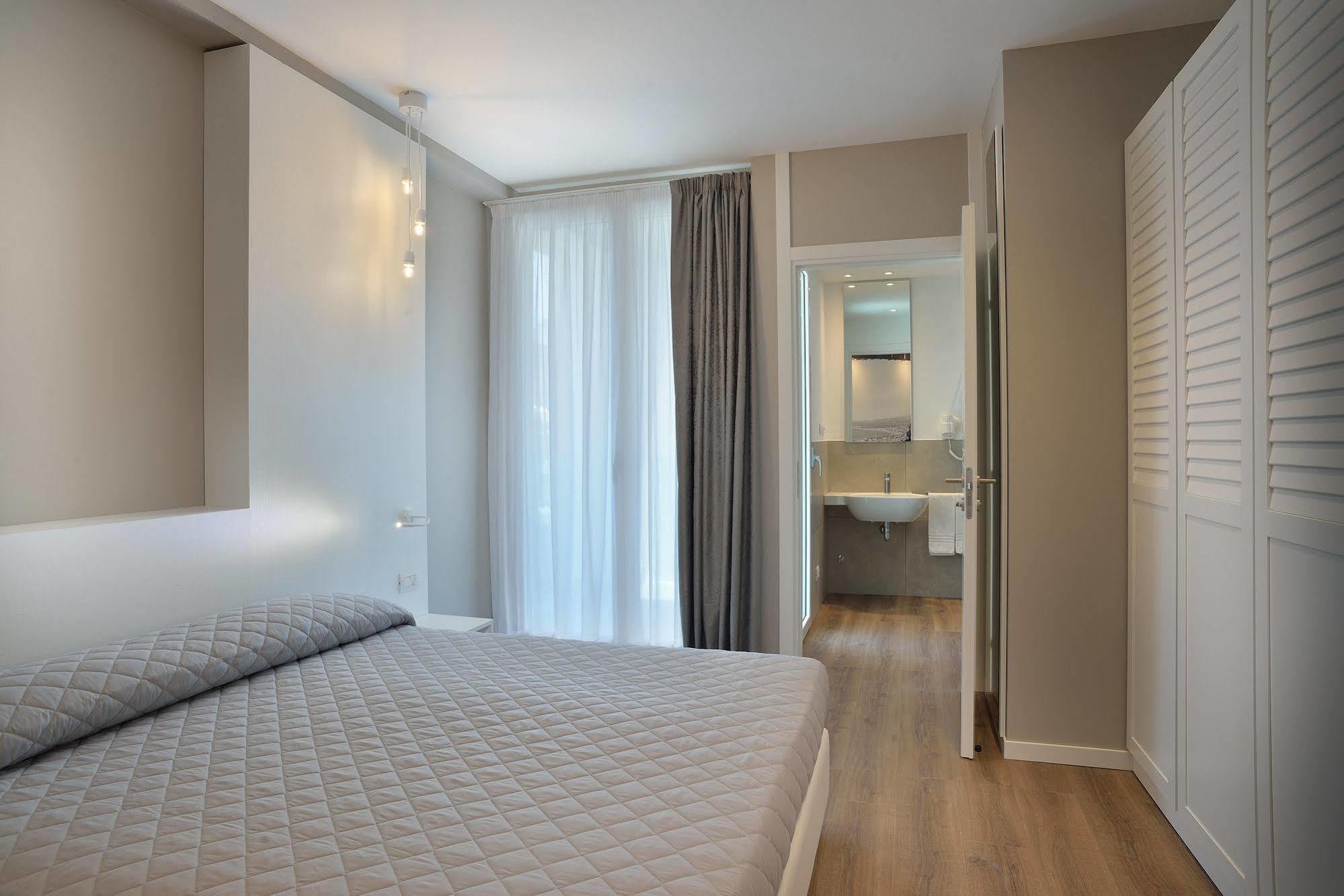 Embassy Hotel & Spa Cattolica Eksteriør billede