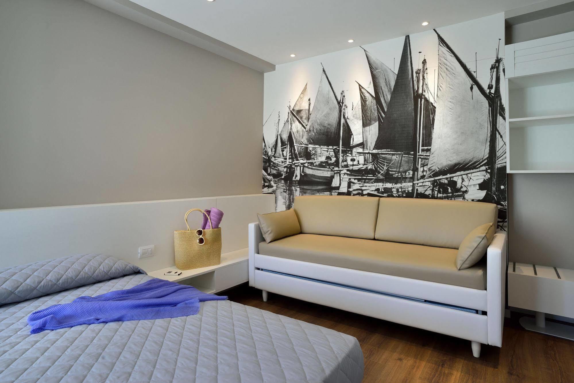 Embassy Hotel & Spa Cattolica Eksteriør billede