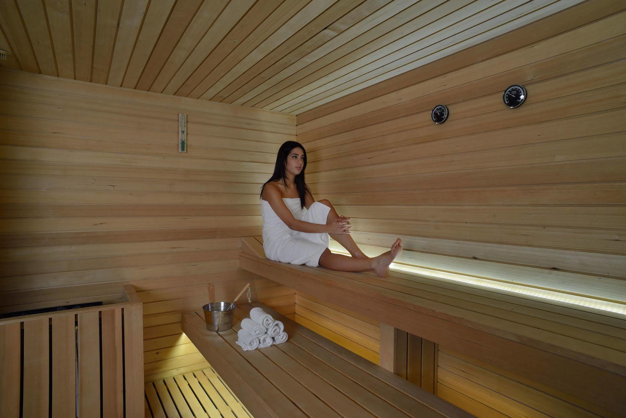 Embassy Hotel & Spa Cattolica Eksteriør billede